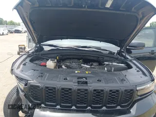 2023 Jeep Grand Cherokee Laredo z VIN 1C4RJGAG7PC648078, wystawiony jako IAAI lot #42474047 z przebiegiem 25 663 mil mil oraz . Historia ofert i sprzedaży dostępna na DreamBid. Obrazek 10.
