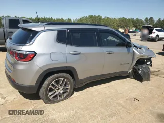 2020 Jeep Compass Latitude z VIN 3C4NJCBBXLT205996, wystawiony jako Copart lot #50507825 z przebiegiem Nie podano mil oraz Szkoda całkowita • Salvage title. Historia ofert i sprzedaży dostępna na DreamBid. Obrazek 3.