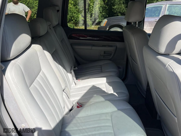 2004 Lincoln Aviator Luxury with VIN 5LMEU88HX4ZJ48542, listed as a Copart auction lot 75011164 with 249,147 mi miles and Clean Title. Bid and sale history available at carsss.com. Image 6.