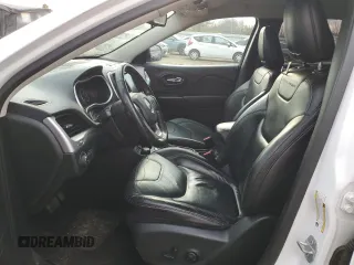 2015 Jeep Cherokee Trailhawk z VIN 1C4PJMBB1FW528766, wystawiony jako Copart lot #46879355 z przebiegiem 248 676 mil mil oraz Szkoda całkowita • Salvage title. Historia ofert i sprzedaży dostępna na DreamBid. Obrazek 7.
