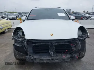 2016 Porsche Cayenne Turbo z VIN WP1AC2A20GLA85193, wystawiony jako IAAI lot #42170440 z przebiegiem 95 999 mil mil oraz . Historia ofert i sprzedaży dostępna na DreamBid. Obrazek 13.