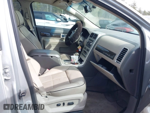 2009 Lincoln MKX with VIN 2LMDU88C59BJ00965, listed as a IAAI auction lot 41773766 with 228,588 mi miles. Bid and sale history available at carsss.com. Image 5.