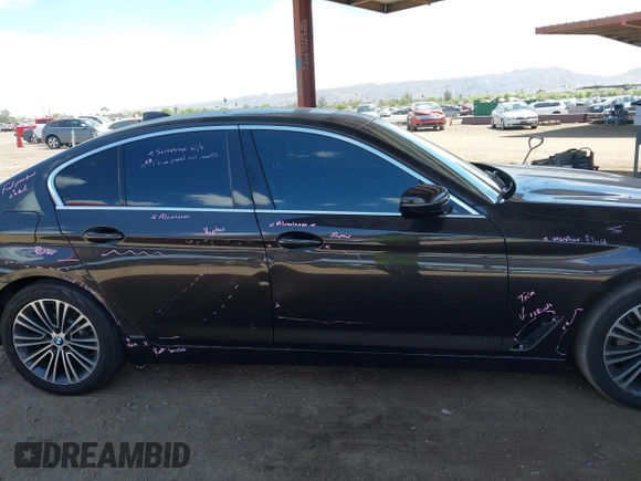 2019 BMW 5 Series 530i z VIN WBAJA5C52KWW20562, wystawiony jako IAAI lot #42075298 z przebiegiem Nie podano mil oraz . Historia ofert i sprzedaży dostępna na DreamBid. Obrazek 13.