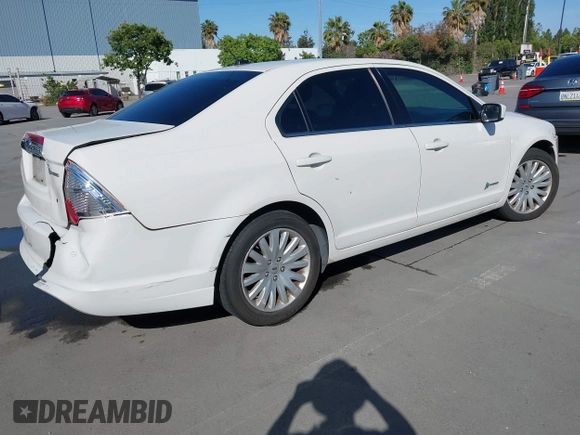 2012 Ford Fusion Hybrid z VIN 3FADP0L3XCR276182, wystawiony jako IAAI lot #42260450 z przebiegiem 133 567 mil mil oraz . Historia ofert i sprzedaży dostępna na DreamBid. Obrazek 4.