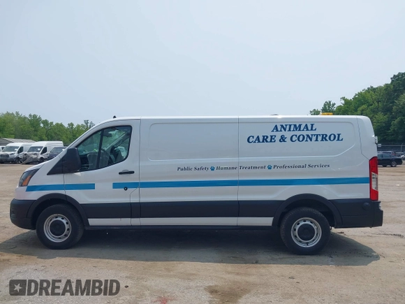 2024 Ford Transit Cargo z VIN 1FTBW1Y85RKA00455, wystawiony jako IAAI lot #42436443 z przebiegiem 8 015 mil mil oraz . Historia ofert i sprzedaży dostępna na DreamBid. Obrazek 14.