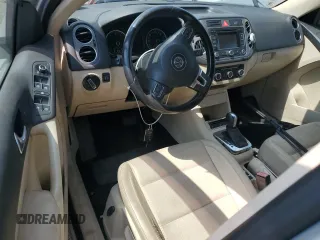 2011 Volkswagen Tiguan SEL z VIN WVGBV7AX4BW534922, wystawiony jako Copart lot #60486775 z przebiegiem Nie podano mil oraz Czysty tytuł • Clean title. Historia ofert i sprzedaży dostępna na DreamBid. Obrazek 8.