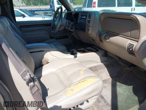 1999 Cadillac Escalade z VIN 1GYEK13R4XR419503, wystawiony jako IAAI lot #42215638 z przebiegiem 174 381 mil mil oraz . Historia ofert i sprzedaży dostępna na DreamBid. Obrazek 5.
