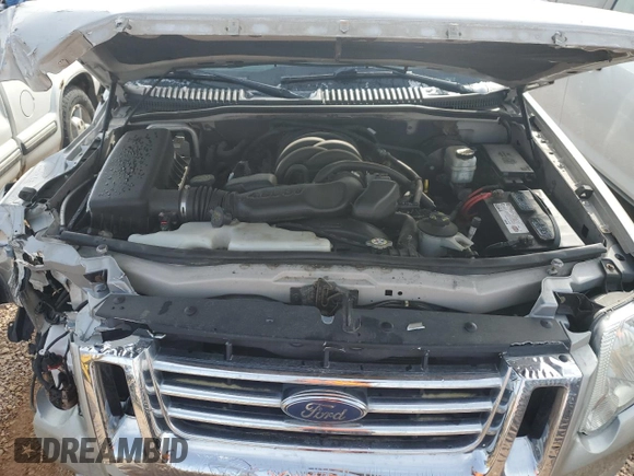 2007 Ford Explorer Sport Trac Limited z VIN 1FMEU53827UA07538, wystawiony jako Copart lot #44525325 z przebiegiem 124 119 mil mil oraz Czysty tytuł • Clean title. Historia ofert i sprzedaży dostępna na DreamBid. Obrazek 13.