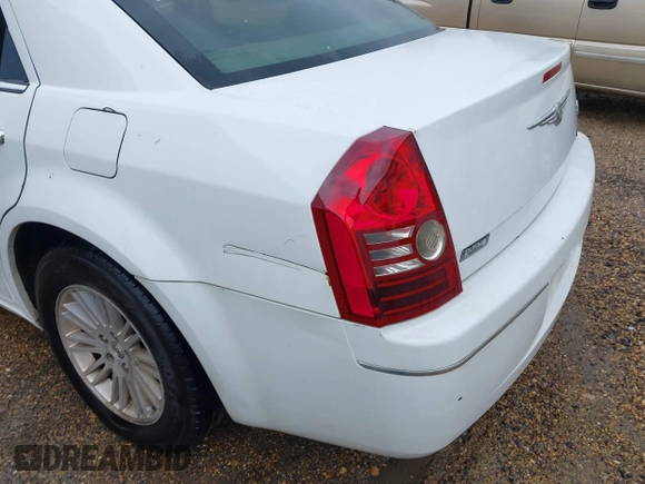 2010 Chrysler 300 Touring with VIN 2C3CA5CV5AH327607, listed as a IAAI auction lot 41960961 with 172,997 mi miles. Bid and sale history available at carsss.com. Image 14.