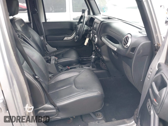 2016 Jeep Wrangler Unlimited Sahara z VIN 1C4BJWEGXGL280016, wystawiony jako IAAI lot #42620102 z przebiegiem 128 232 mil mil oraz . Historia ofert i sprzedaży dostępna na DreamBid. Obrazek 5.