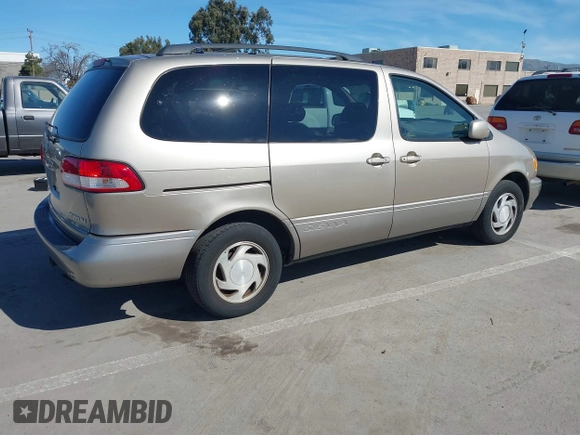2001 Toyota Sienna LE with VIN 4T3ZF13C01U381668, listed as a IAAI auction lot 41653318 with 272,317 mi miles. Bid and sale history available at carsss.com. Image 4.