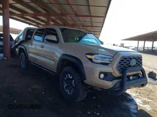 2020 Toyota Tacoma SR5 z VIN 3TMCZ5AN9LM321515, wystawiony jako IAAI lot #42153586 z przebiegiem 151 438 mil mil oraz . Historia ofert i sprzedaży dostępna na DreamBid. Obrazek 1.
