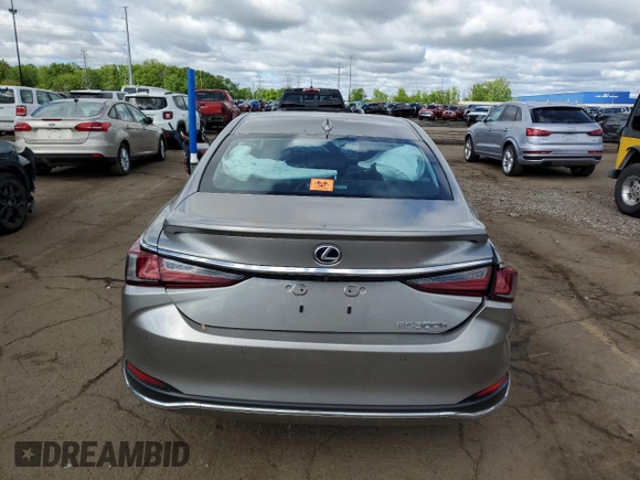 2019 Lexus ES 300h с VIN 58AB21B18KU001332, выставлен на аукционе Copart как лот 57585195 с пробегом Не указан миль и Чистый • Clean title. История ставок и продаж доступна на DreamBid. Изображение 6.