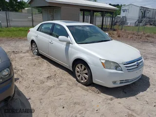 2005 Toyota Avalon XL with VIN 4T1BK36B65U045629, listed as a IAAI auction lot 42093132 with 133,157 mi miles. Bid and sale history available at carsss.com. Image 1.