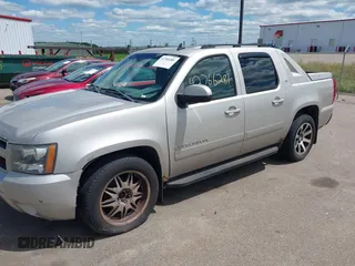 2007 Chevrolet Avalanche 1LT z VIN 3GNFK123X7G171093, wystawiony jako IAAI lot #42766281 z przebiegiem 307 643 mil mil oraz . Historia ofert i sprzedaży dostępna na DreamBid. Obrazek 2.
