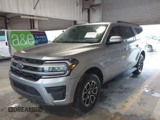 2024 Ford Expedition Max XLT z VIN 1FMJK1J88REA58426, wystawiony jako IAAI lot #42381012 z przebiegiem 4 989 mil mil oraz . Historia ofert i sprzedaży dostępna na DreamBid. Obrazek 6.