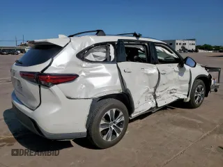 2021 Toyota Highlander XLE with VIN 5TDGZRAH6MS051275, listed as a Copart auction lot 57674685 with 72,302 mi miles and Salvage title. Bid and sale history available at DreamBid. Image 3.