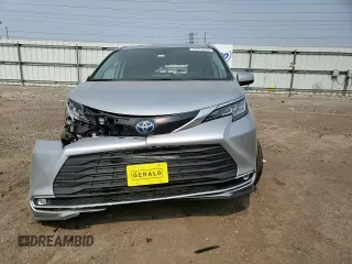 2022 Toyota Sienna XLE with VIN 5TDYRKEC0NS128511, listed as a Copart auction lot 59043675 with 57,573 mi miles and Salvage title. Bid and sale history available at DreamBid. Image 13.