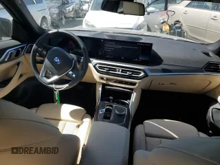 2023 BMW i4 eDrive35 z VIN WBY43AW07PFR25578, wystawiony jako Copart lot #67667383 z przebiegiem 78 mil mil oraz . Historia ofert i sprzedaży dostępna na DreamBid. Obrazek 8.