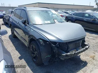 2023 Volkswagen Tiguan SE R-Line Black с VIN 3VV8B7AX3PM018096, выставлен на аукционе IAAI как лот 42174933 с пробегом 25 742 миль миль и . История ставок и продаж доступна на DreamBid. Изображение 1.