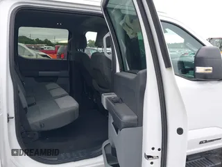 2025 Ford F-250 XL z VIN 1FT7W2BT1SED32938, wystawiony jako IAAI lot #42831510 z przebiegiem 7 496 mil mil oraz . Historia ofert i sprzedaży dostępna na DreamBid. Obrazek 8.