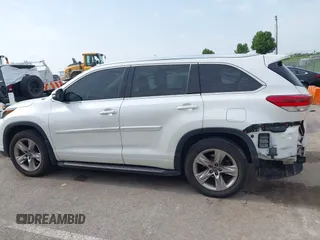 2017 Toyota Highlander Limited with VIN 5TDDZRFH9HS389870, listed as a IAAI auction lot 42272227 with 147,508 mi miles and . Bid and sale history available at DreamBid. Image 15.