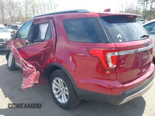 2016 Ford Explorer XLT with VIN 1FM5K7D85GGC85722, listed as a IAAI auction lot 42087848 with 135,872 mi miles and . Bid and sale history available at carsss.com. Image 3.