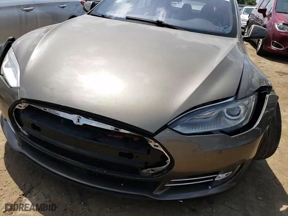 2015 Tesla Model S 85D with VIN 5YJSA1H22FF097245, listed as a Copart auction lot 56021324 with 92787 miles and Salvage Title. Bid and sale history available at carsss.com. Image 13.