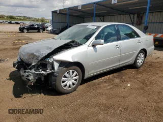 2005 Toyota Camry LE z VIN 4T1BE30K85U404527, wystawiony jako Copart lot #56535345 z przebiegiem 74 472 mil mil oraz Szkoda całkowita • Salvage title. Historia ofert i sprzedaży dostępna na DreamBid. Obrazek 1.