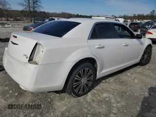 2013 Chrysler 300 S z VIN 2C3CCAGT3DH646620, wystawiony jako Copart lot #44741735 z przebiegiem Nie podano mil oraz Czysty tytuł • Clean title. Historia ofert i sprzedaży dostępna na DreamBid. Obrazek 3.