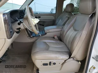 2005 GMC Sierra Denali z VIN 2GTEK63N051284302, wystawiony jako Copart lot #88031695 z przebiegiem 150 006 mil mil oraz Szkody całkowita. Historia ofert i sprzedaży dostępna na DreamBid. Obrazek 7.