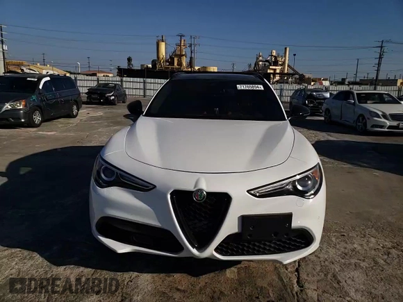 2022 Alfa Romeo Stelvio Veloce z VIN ZASPAKBN5N7D47295, wystawiony jako Copart lot #71765894 z przebiegiem 19 364 mil mil oraz Szkoda całkowita • Salvage title. Historia ofert i sprzedaży dostępna na DreamBid. Obrazek 11.