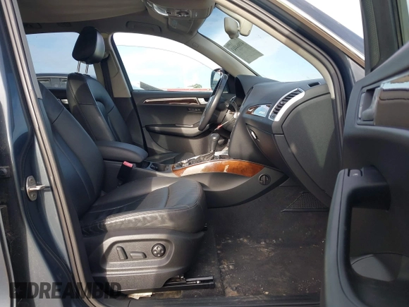 2009 Audi Q5 Premium Plus z VIN WA1KK78RX9A040361, wystawiony jako IAAI lot #41864443 z przebiegiem 81 290 mil mil oraz . Historia ofert i sprzedaży dostępna na DreamBid. Obrazek 5.