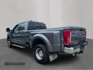 2022 Ford F-350 XL with VIN 1FT8W3DT8NEG01027, listed as a Copart auction lot 59551375 with 239,411 mi miles and Clean title. Bid and sale history available at DreamBid. Image 3.