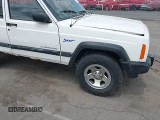1998 Jeep Cherokee Sport z VIN 1J4FJ68SXWL243008, wystawiony jako IAAI lot #42411968 z przebiegiem 147 680 mil mil oraz . Historia ofert i sprzedaży dostępna na DreamBid. Obrazek 16.