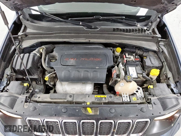 2020 Jeep Renegade Latitude with VIN ZACNJBBB4LPM04590, listed as a Copart auction lot 62933525 with 145,476 mi miles and Clean title. Bid and sale history available at DreamBid. Image 12.