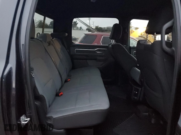2021 Ram 1500 Big Horn z VIN 1C6RREFM9MN712074, wystawiony jako Copart lot #87685655 z przebiegiem 33 312 mil mil oraz Szkoda całkowita • Salvage title. Historia ofert i sprzedaży dostępna na DreamBid. Obrazek 10.
