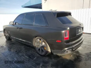 2022 Rolls-Royce Cullinan z VIN SLATV4C02NU214934, wystawiony jako Copart lot #78693434 z przebiegiem 1 444 mil mil oraz Szkoda całkowita • Salvage title. Historia ofert i sprzedaży dostępna na DreamBid. Obrazek 2.