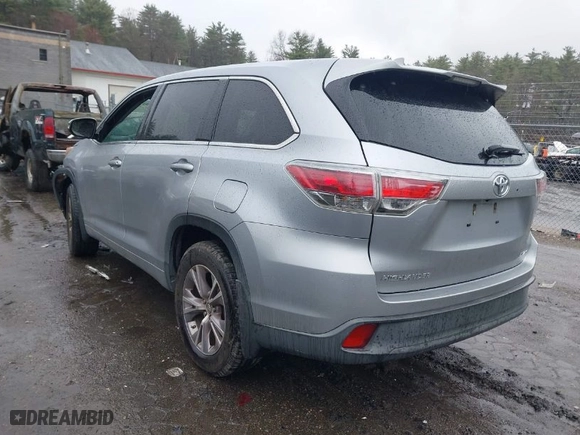 2016 Toyota Highlander LE with VIN 5TDBKRFH7GS281290, listed as a IAAI auction lot 41937323 with 86,135 mi miles. Bid and sale history available at carsss.com. Image 3.