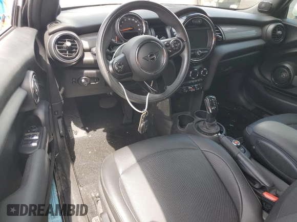 2020 MINI Convertible Cooper с VIN WMWWJ3C01L3M02100, выставлен на аукционе Copart как лот 67056434 с пробегом Не указан миль и На запчасти • Non repairable. История ставок и продаж доступна на DreamBid. Изображение 8.