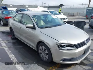 2014 Volkswagen Jetta Sedan SE w/Connectivity with VIN 3VWD17AJ9EM247789, listed as a IAAI auction lot 41934417 with 190,975 mi miles. Bid and sale history available at carsss.com. Image 1.