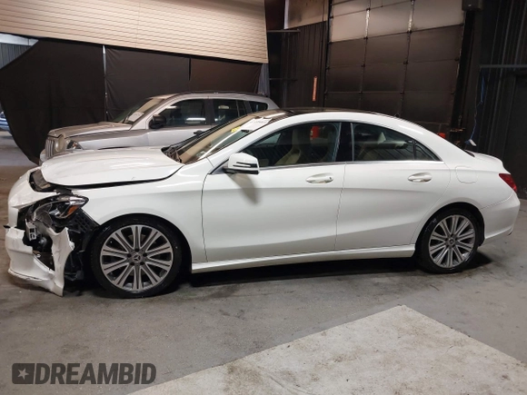 2018 Mercedes-Benz CLA 250 с VIN WDDSJ4GB0JN523159, выставлен на аукционе IAAI как лот 42055000 с пробегом 53 496 миль миль и . История ставок и продаж доступна на DreamBid. Изображение 14.