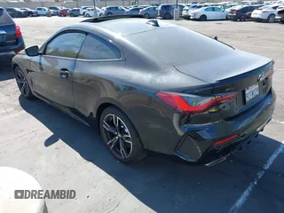 2022 BMW 4 Series M440i xDrive z VIN WBA13AR06NCL03176, wystawiony jako IAAI lot #42031647 z przebiegiem 6346 mil mil oraz . Historia ofert i sprzedaży dostępna na DreamBid. Obrazek 3.