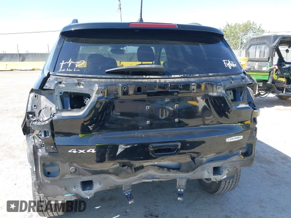 2018 Jeep Compass Latitude z VIN 3C4NJDBB2JT418038, wystawiony jako IAAI lot #42218494 z przebiegiem 28 934 mil mil oraz . Historia ofert i sprzedaży dostępna na DreamBid. Obrazek 17.