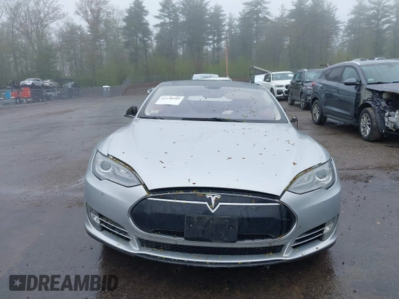 2014 Tesla Model S 60 with VIN 5YJSA1H18EFP30143, listed as a IAAI auction lot 42190505 with Not provided miles and . Bid and sale history available at DreamBid. Image 11.