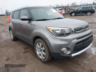 2018 Kia Soul + with VIN KNDJP3A55J7511773, listed as a IAAI auction lot 41747763 with 62,228 mi miles. Bid and sale history available at carsss.com. Image 1.