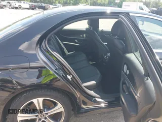 2018 Mercedes-Benz E 300 with VIN WDDZF4KB0JA394337, listed as a IAAI auction lot 42535687 with 40,509 mi miles and . Bid and sale history available at DreamBid. Image 8.