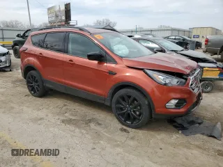 2019 Ford Escape SE z VIN 1FMCU9GD0KUB59820, wystawiony jako Copart lot #49674525 z przebiegiem 69 828 mil mil oraz Szkody całkowita. Historia ofert i sprzedaży dostępna na DreamBid. Obrazek 4.