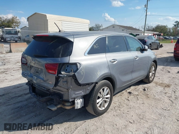 2020 Kia Sorento LX with VIN 5XYPG4A35LG699327, listed as a IAAI auction lot 41526707 with 94,517 mi miles. Bid and sale history available at carsss.com. Image 4.