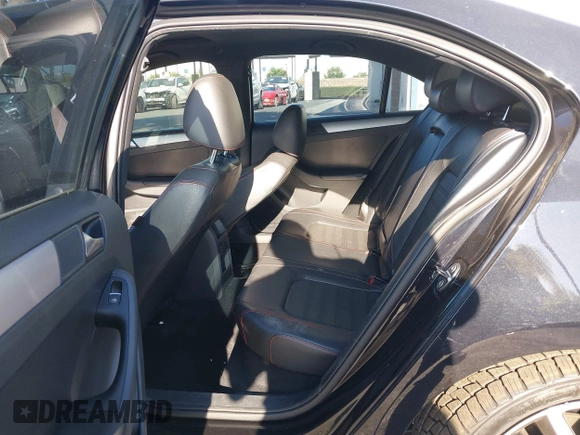 2013 Volkswagen Jetta GLI Autobahn z VIN 3VW4A7AJ9DM381412, wystawiony jako IAAI lot #42378360 z przebiegiem 125 910 mil mil oraz . Historia ofert i sprzedaży dostępna na DreamBid. Obrazek 8.